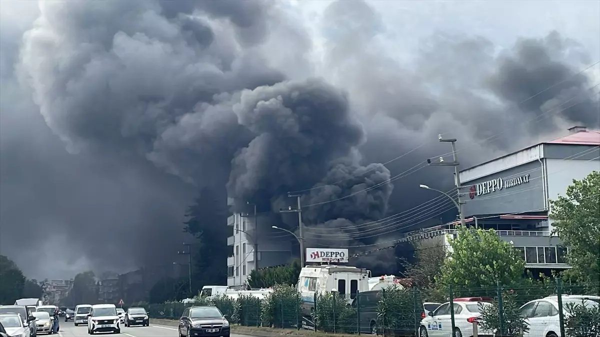 akcaabatta alisveris merkezinde yangin p4Xt6v1p