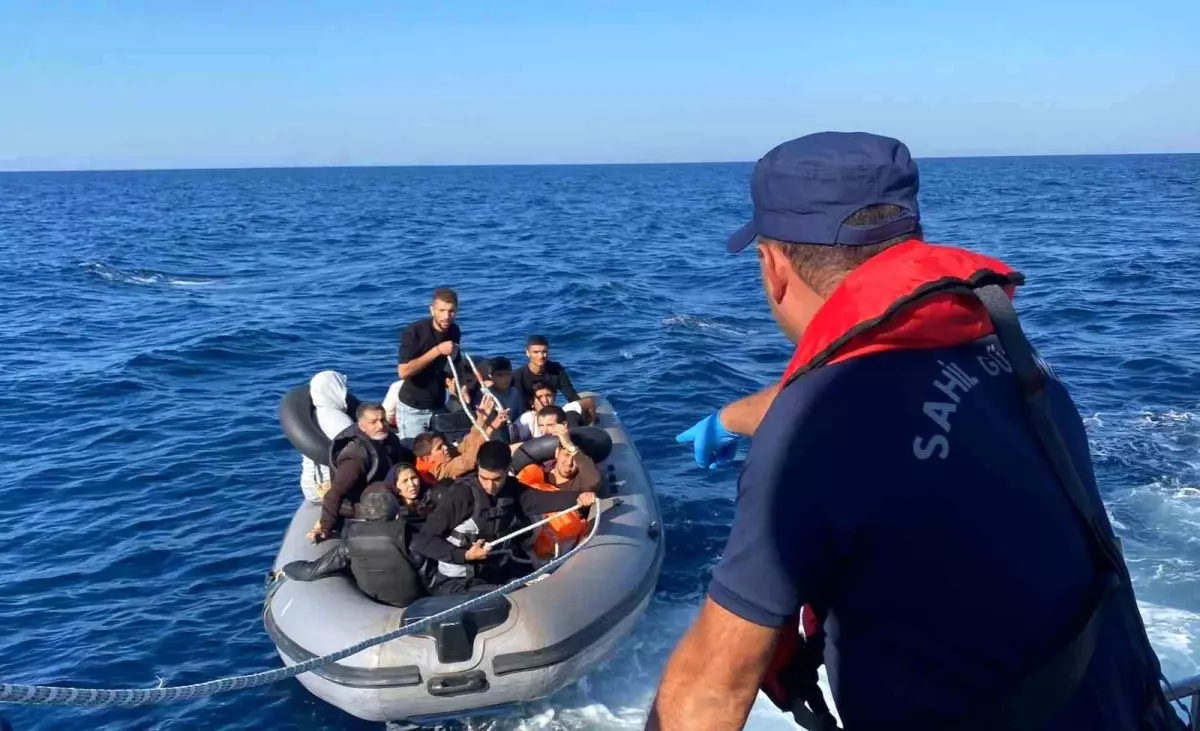 didimde 11 duzensiz gocmen kurtarildi EjngjBFU