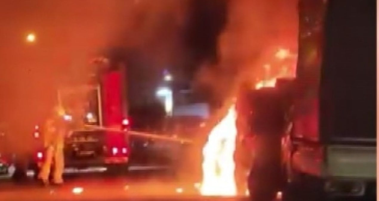 para vermeyen kardesine kizdi araclari kundakladi IWbIXPfb