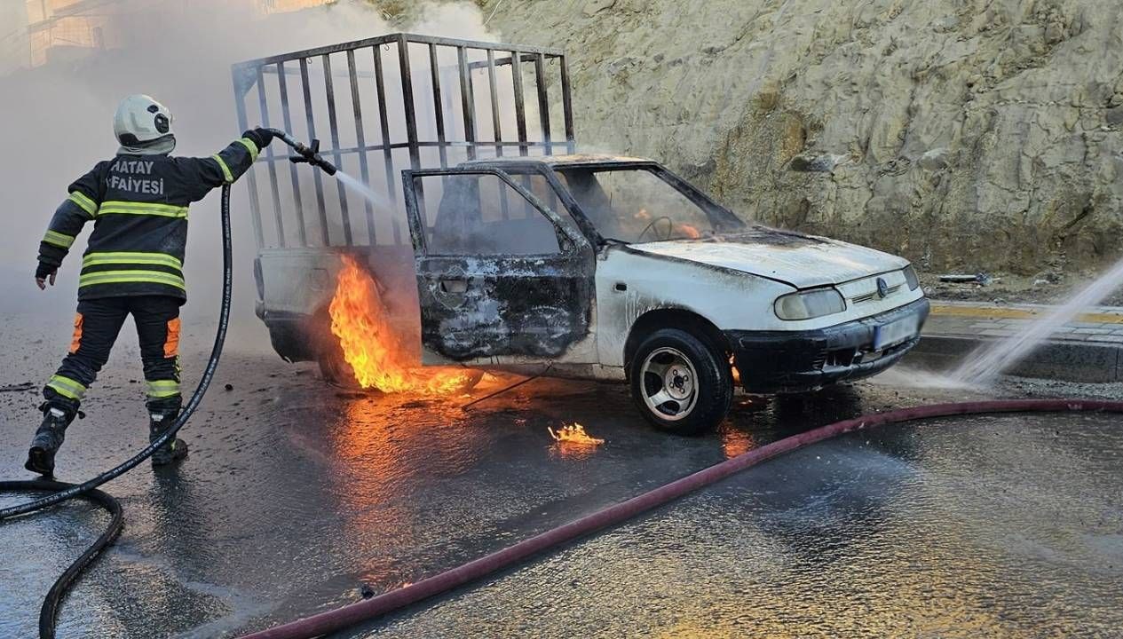 park halindeki kamyonette yangin s1EfETB8