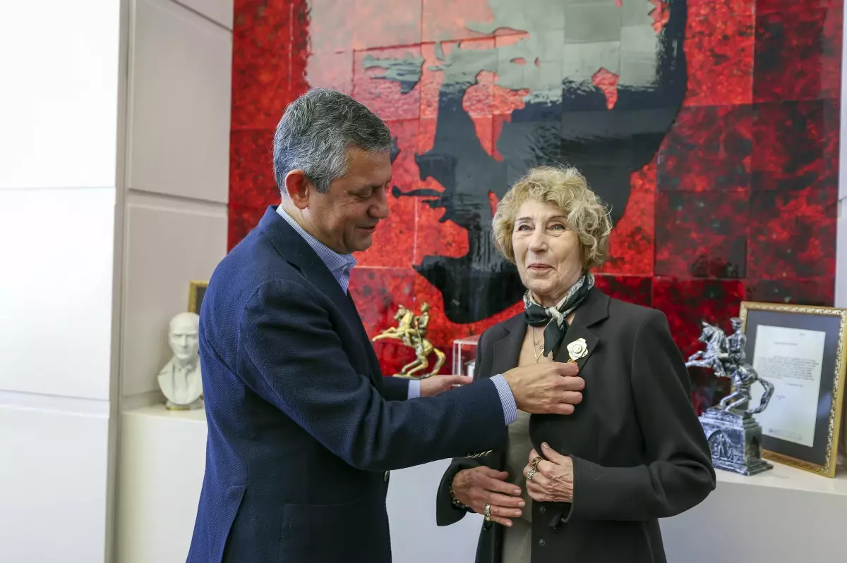 ayse kulin chpye uye oldu tOeygyCg