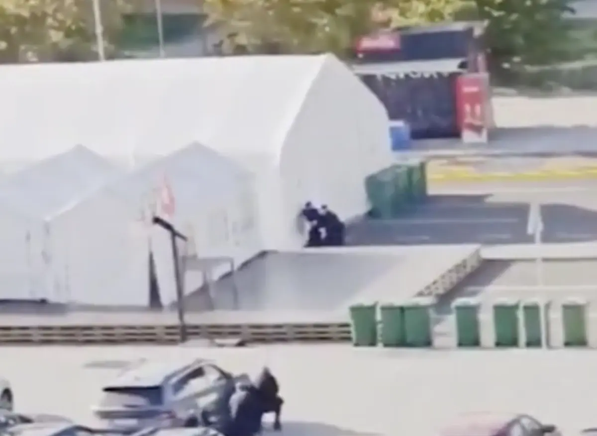 belgradda parlamento onunde silahli saldiri 1 yarali GlHfk2Oe.jpg