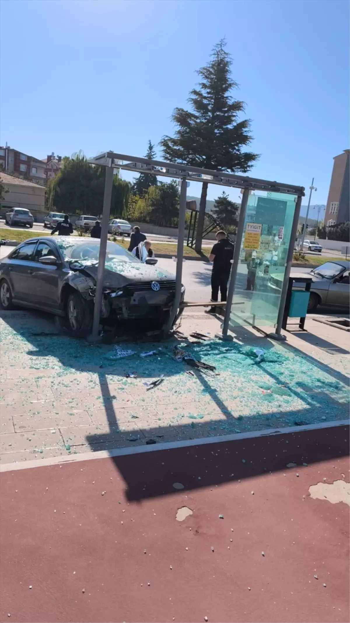 beysehirde trafik kazasi duraktaki kisi yaralandi WlOzrmgy.jpg