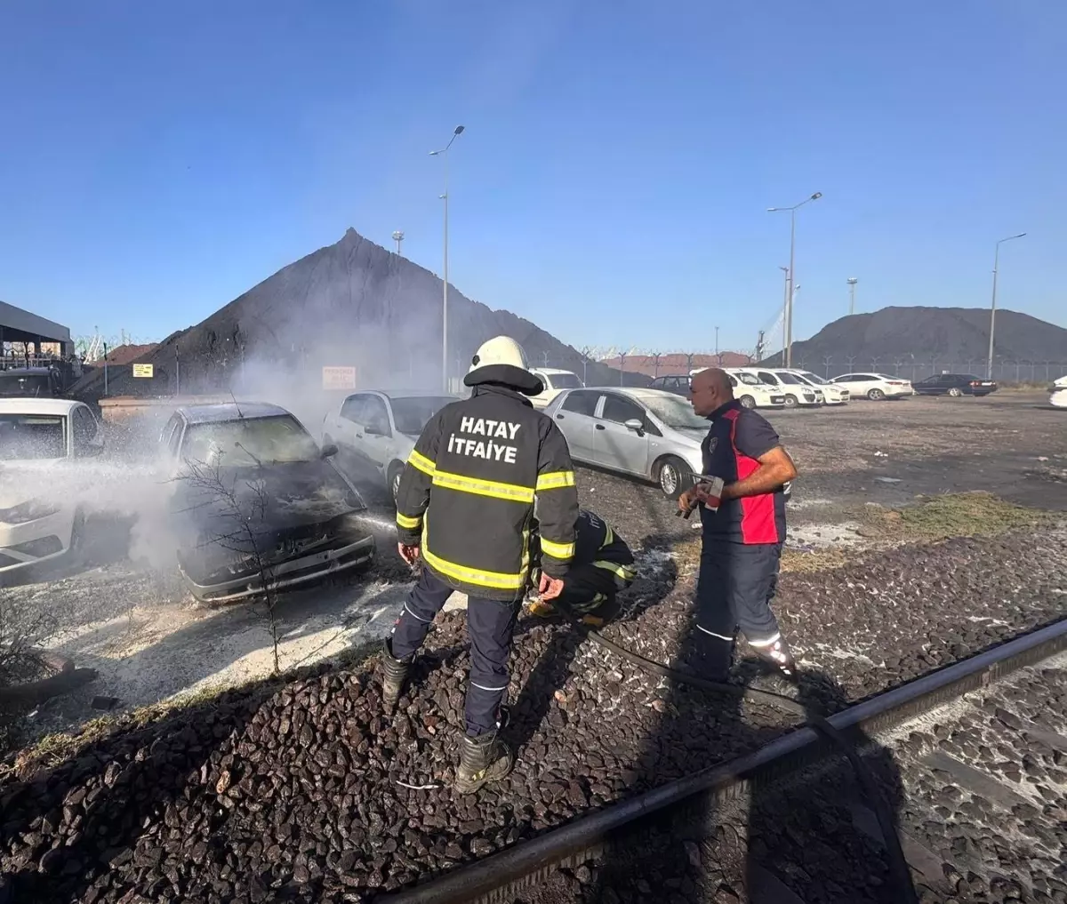 hatayda park halindeki otomobil alevlere teslim oldu jcymiDqy.jpg