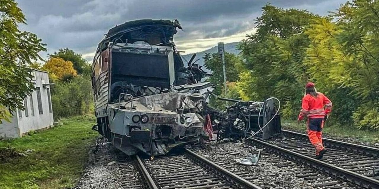 hizli trenler carpisti cok sayida yarali var SE4FY8yV.jpg