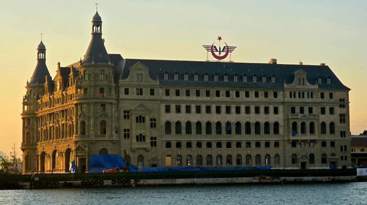 Haydarpaşa’da iskeleler kalktı, tarihi cephe gün yüzüne çıktı