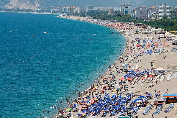 Antalya’nın Plajlarında 2026 Yazı İçin Gözde Mekanlar