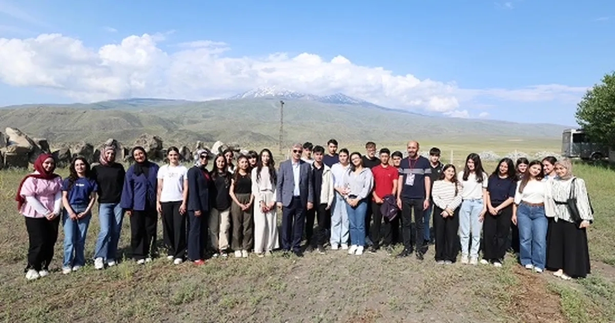 Agri dagi eteginde bilim kafe bulusmasi 8nOCX91H