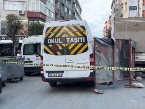 Bir anda geri geldi yolun karsisina gecen yaya hayatini kaybetti RQktx7GV