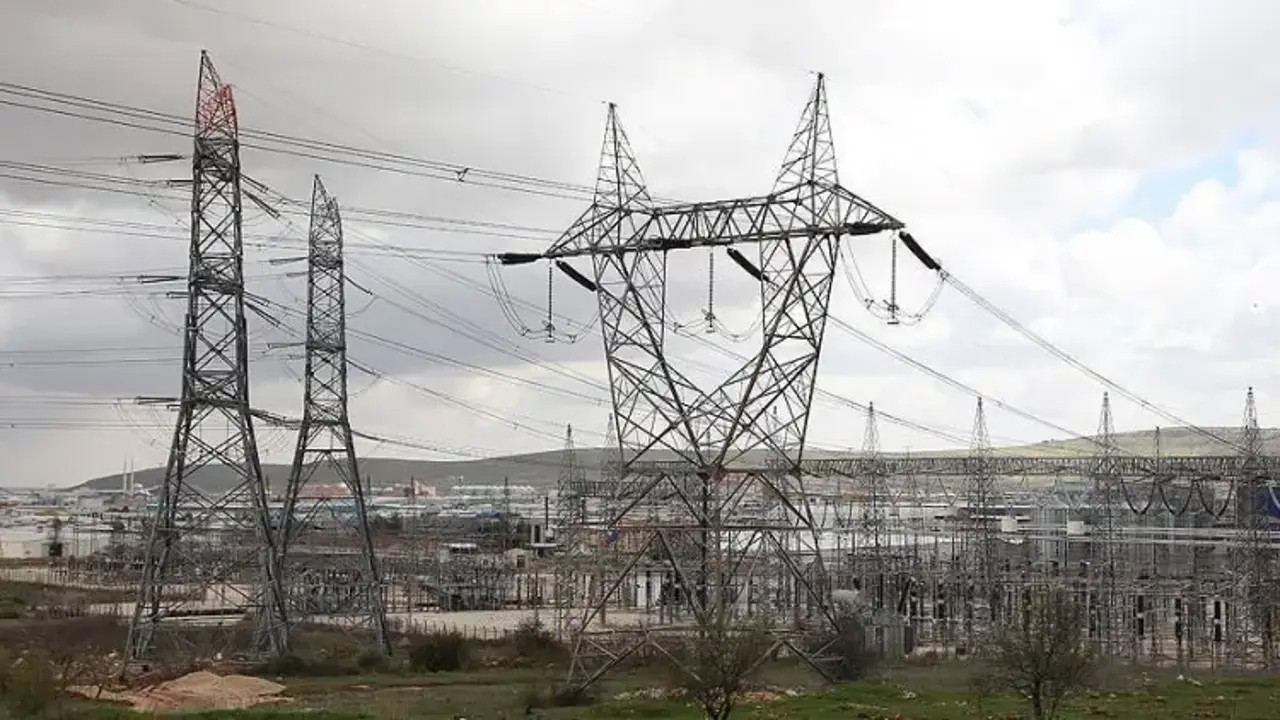 Elektrik fiyatlarinda sert dalgalanma zirve ve dip arasindaki fark dikkat cekti y5tvxPEv