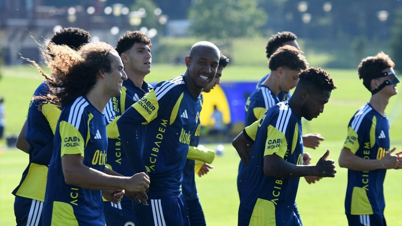 Fenerbahçe’nin yıldızı ayrılıyor! Ülkesinin takımıyla görüşmeler başladı Fenerbahcenin yildizi ayriliyor ulkesinin takimiyla gorusmeler basladi tf3L2WeL