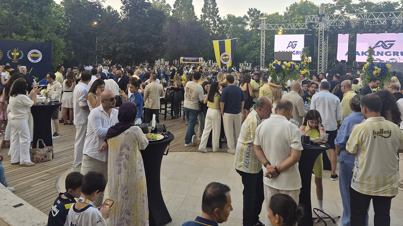 Ankara’da Fenerbahçe rüzgarı: Fenerbahçeliler günü kutlandı Img