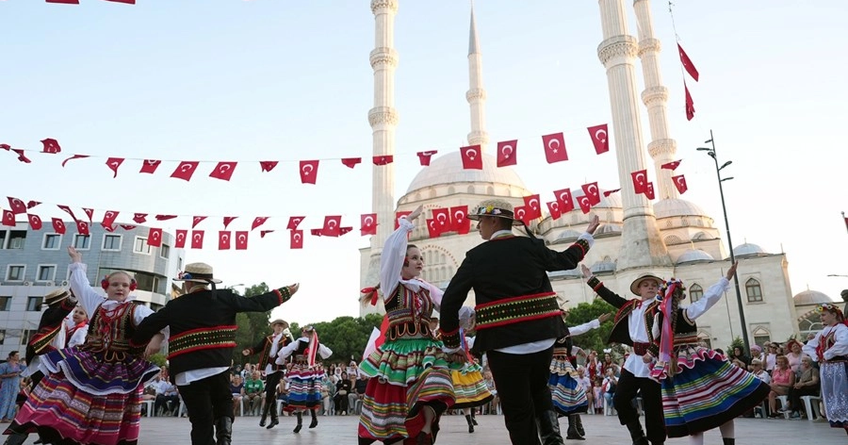 Dünyanın renkleri Maltepe’de buluştu Img